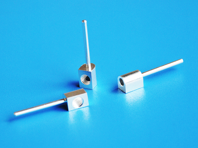 Machine-processing-products-Electrical-hermaphrodite-connector-1