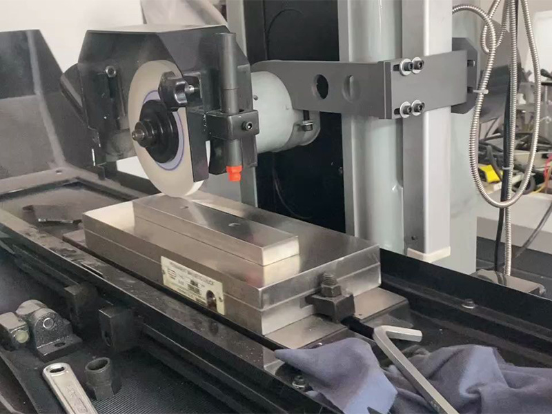 VMC(vertical machining centre)